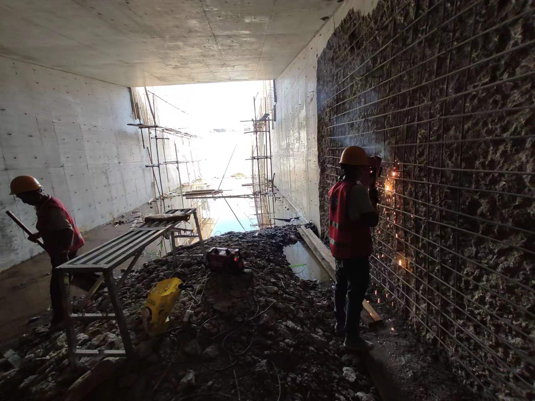 北京挖断承重墙导致楼体开裂，加固施工方案出炉